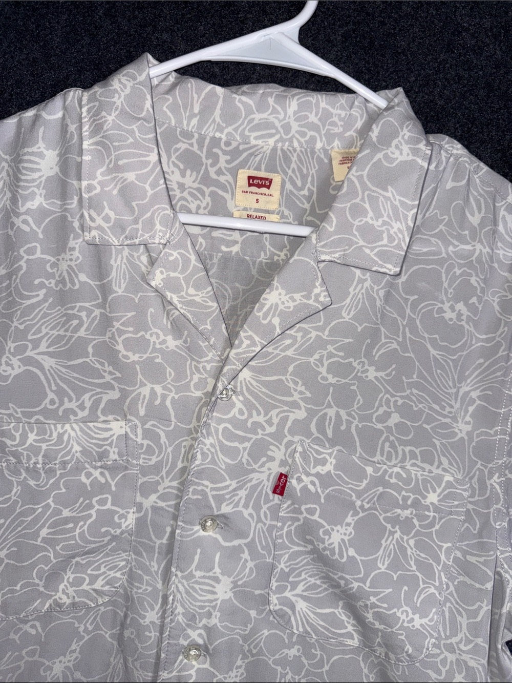 Levi's Light Gray and White Floral Short-Sleeve Button-Down Shirt
